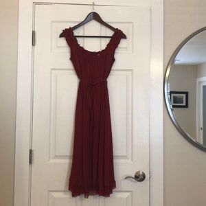 Elie Tahari size 4 maroon silk dress. So cute!